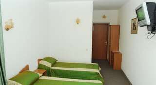 Гостиница Гостевой дом Глициния Феодосия Стандартный двухместный номер с 2 отдельными кроватями-3